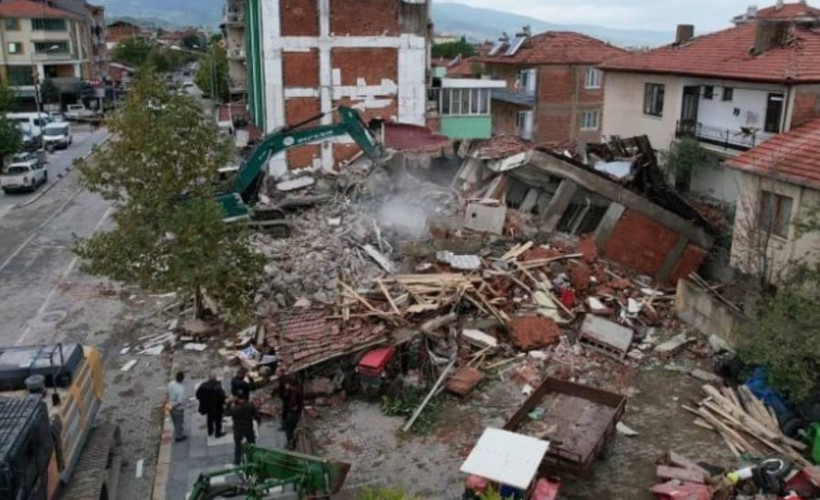 Sındırgı depreminde Manisa’da 83 yapı etkilendi