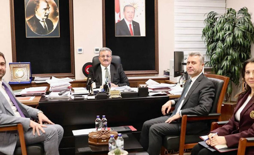 Çalışma ve Sosyal Güvenlik Bakan Yardımcısı Özçelik TÜRK-İŞ, HAK-İŞ ve DİSK temsilcileri ile görüştü