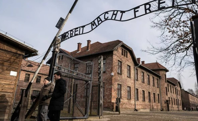 Almanya'da Holokost eserlerinin satışı iptal edildi