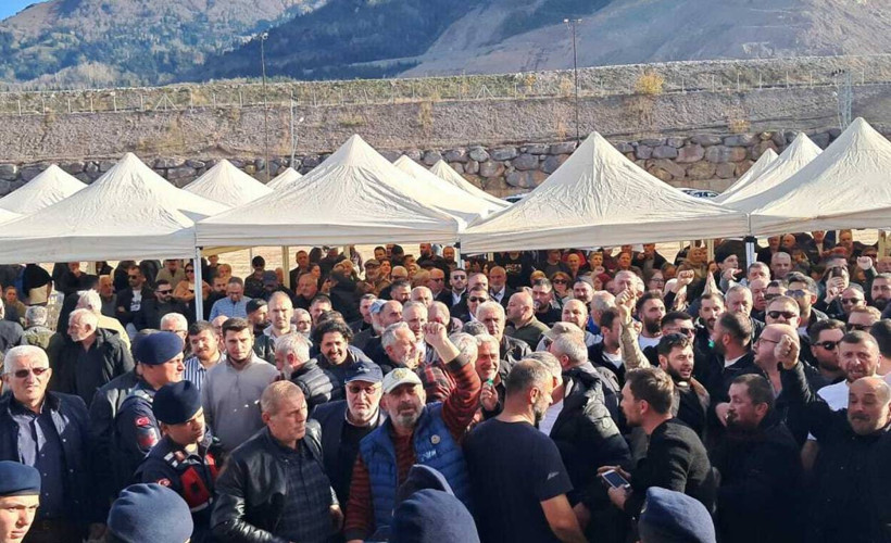 Artvin Murgul'da halk ÇED toplantısını engelledi: "Siyanüre geçit yok"