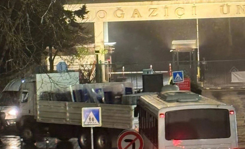 Boğaziçi'nde gece operasyonu: TOMA'lar getirildi, kulüp odaları boşaltıldı