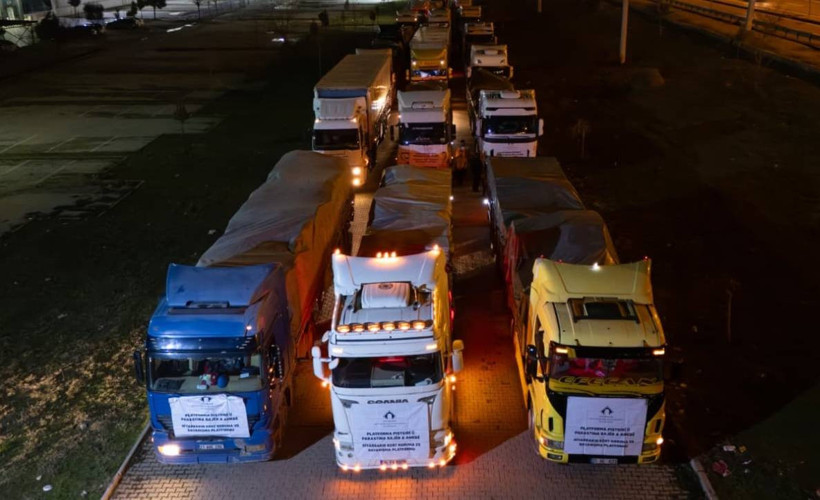 Diyarbakır’da toplanan 25 tır yardım malzemesi Kobani’ye ulaştı