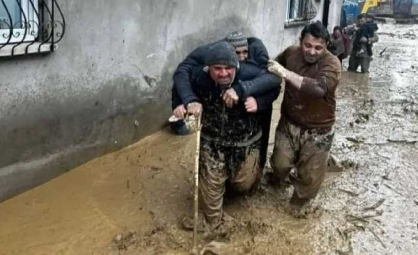 Şırnak'ta çığ ve sel: 40 yolcu kurtarıldı, bir TIR şoförü ağır yaralı