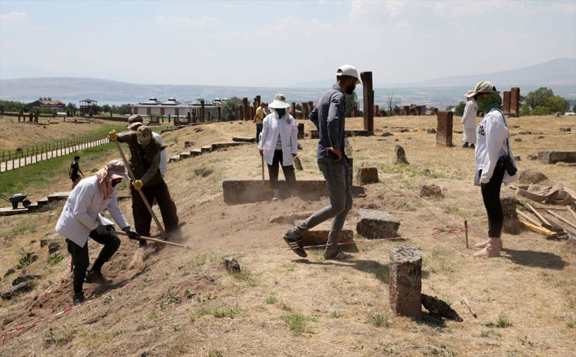 Selçuklu Meydan Mezarlığı'nda tahrip olan 80 mezar taşı restore edildi - Resim: 3