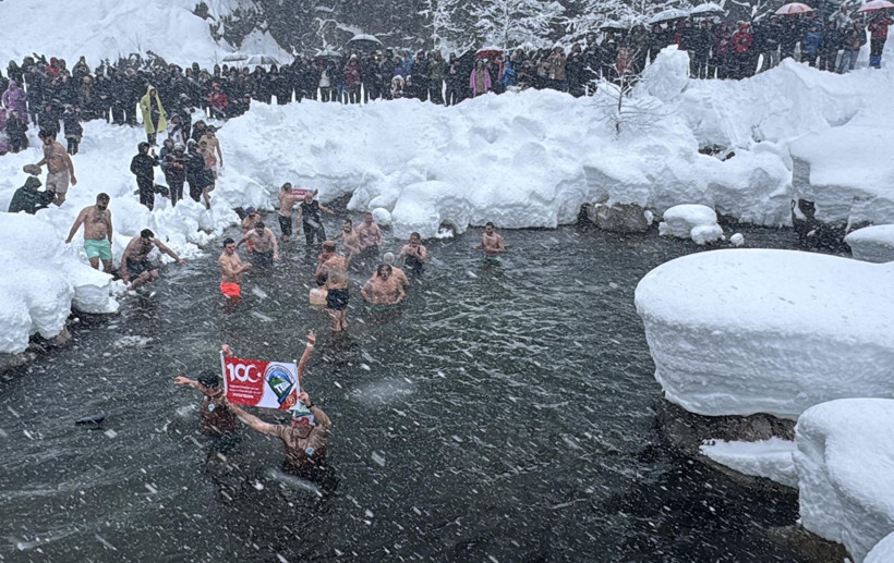 Rize'de kar altında yüzme şenliği - Resim: 6