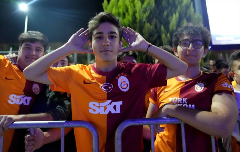 Victor Osimhen İstanbul'a geldi, ilk üçlüsünü çektirdi - Resim: 13