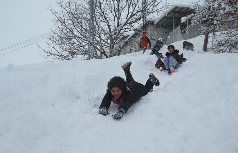 Hakkari'de çocuklar yağan karın tadını çıkardı - Resim: 3