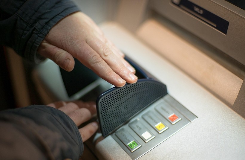 Bankalardan dikkat çeken karar! ATM'lerde artık bu işlem de ücretli oldu - Resim : 1
