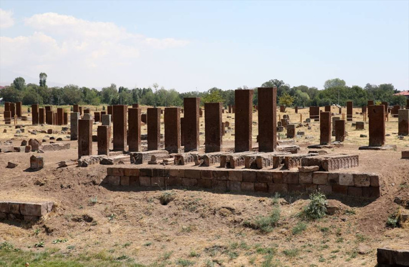 Selçuklu Meydan Mezarlığı'nda tahrip olan 80 mezar taşı restore edildi - Resim: 6