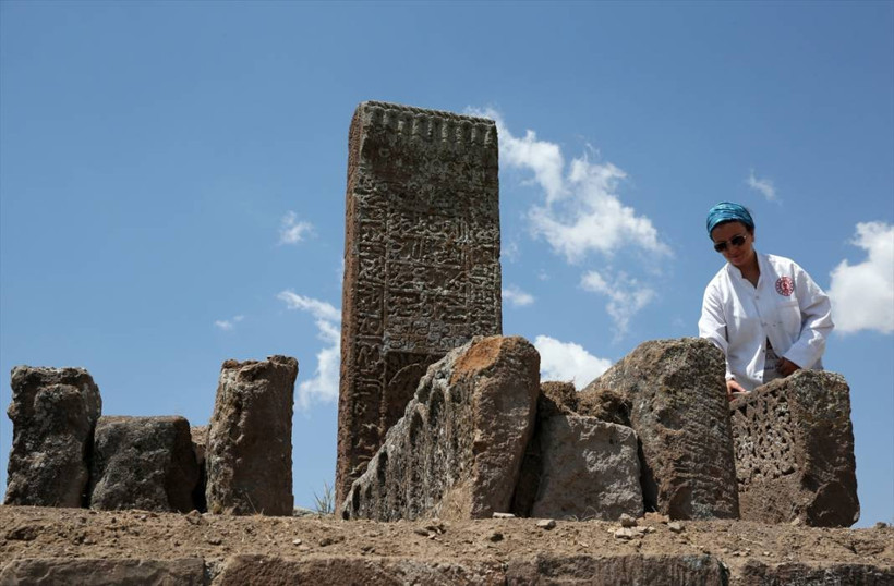 Selçuklu Meydan Mezarlığı'nda tahrip olan 80 mezar taşı restore edildi - Resim: 19
