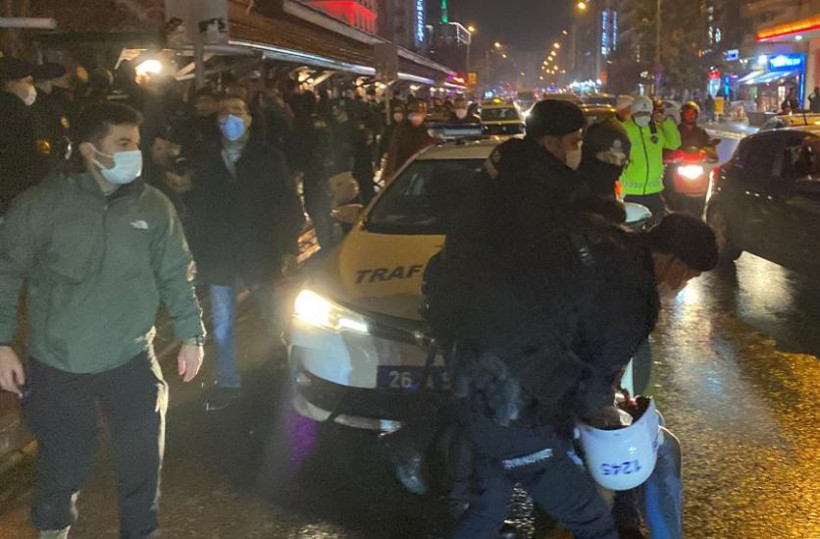 Dövizdeki sert yükselişin ardından halk, tencere-tavalarla sokakta: AKP istifa - Resim : 2