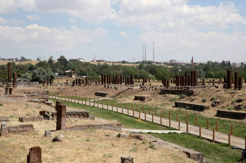 Selçuklu Meydan Mezarlığı'nda tahrip olan 80 mezar taşı restore edildi - Resim: 14