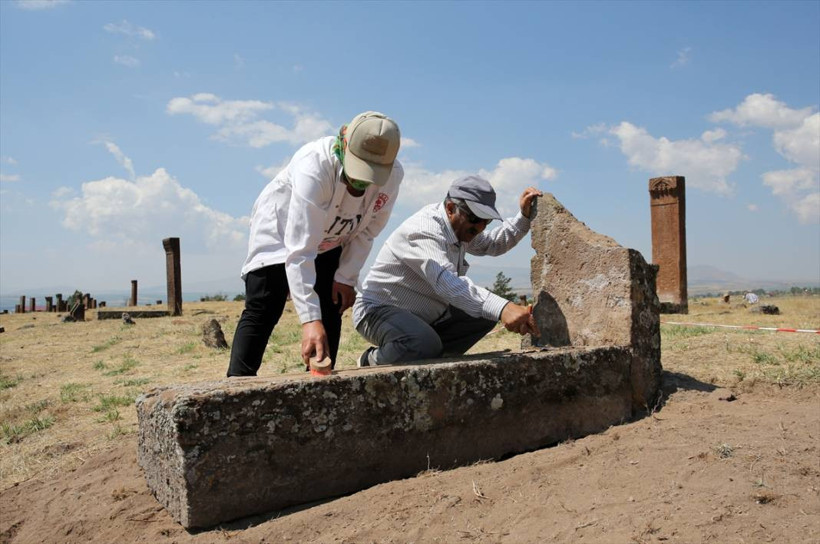 Selçuklu Meydan Mezarlığı'nda tahrip olan 80 mezar taşı restore edildi - Resim: 12