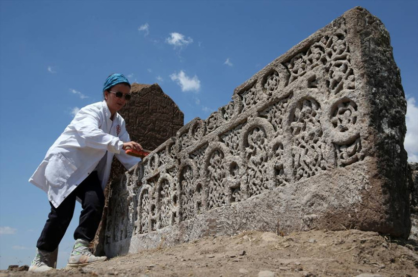 Selçuklu Meydan Mezarlığı'nda tahrip olan 80 mezar taşı restore edildi - Resim: 18