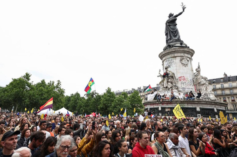 Paris'te binlerce kişi aşırı sağa karşı sokağa indi: 'Fransa bayrağı faşistlere ait değildir' - Resim: 4