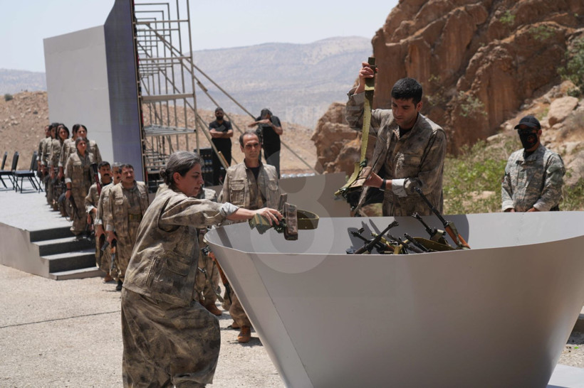 PKK'nin silah bırakma töreninden tarihi görüntüler - Resim: 9