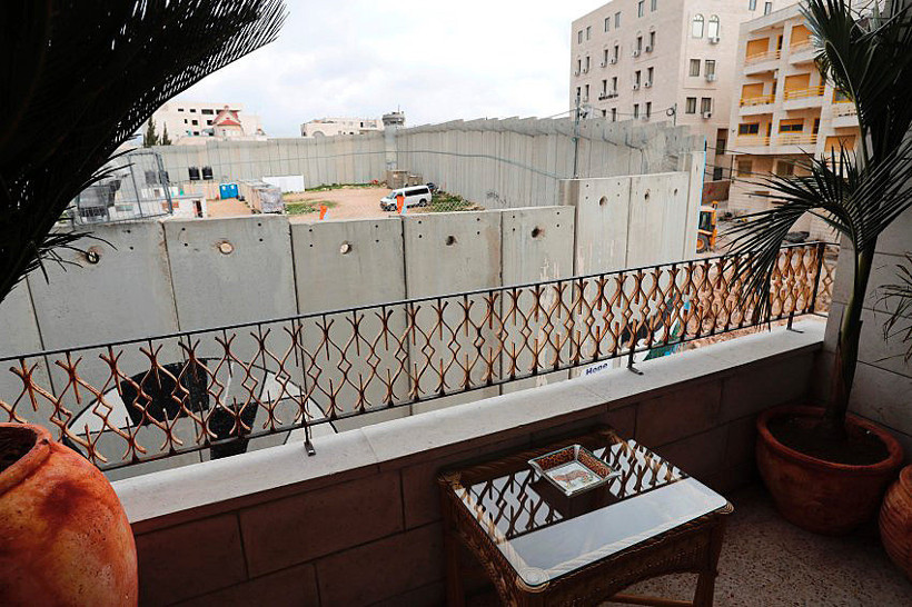Betlehem'de Banksy grafitileri - Resim: 10