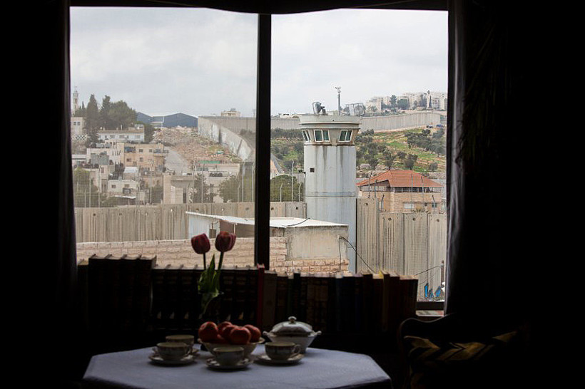 Betlehem'de Banksy grafitileri - Resim: 11