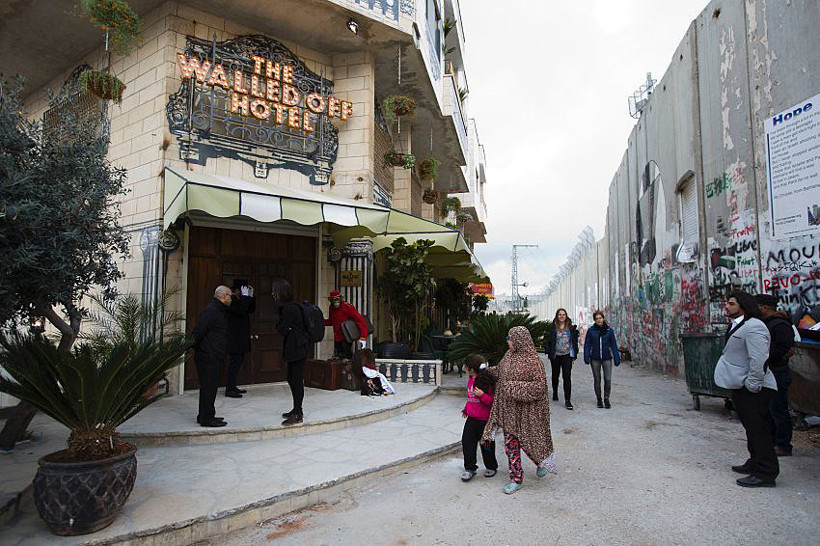 Betlehem'de Banksy grafitileri - Resim: 1