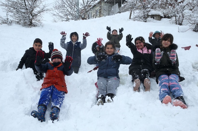 Hakkari'de çocuklar yağan karın tadını çıkardı - Resim: 4