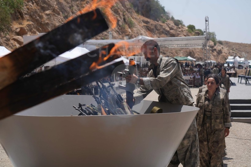 PKK'nin silah bırakma töreninden tarihi görüntüler - Resim: 8