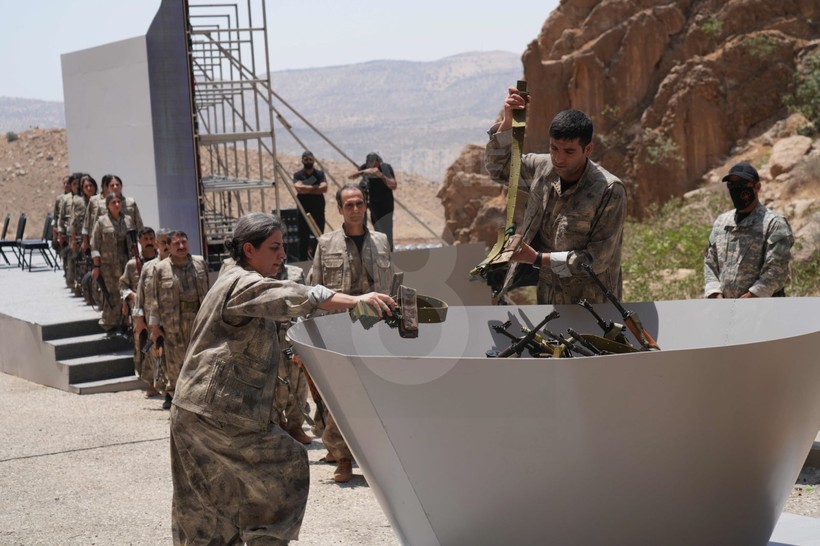 PKK'nin silah bırakma töreninden tarihi görüntüler - Resim: 9