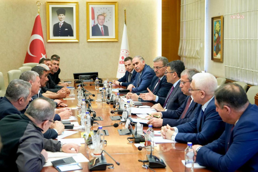 9 gündür direnen maden işçileri kazandı: Bakanlıktaki görüşmede anlaşma sağlandı - Resim : 1