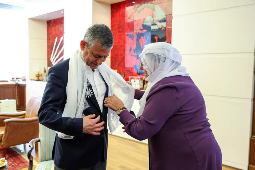 Barış Anneleri, Özgür Özel ile görüştü - Resim : 1