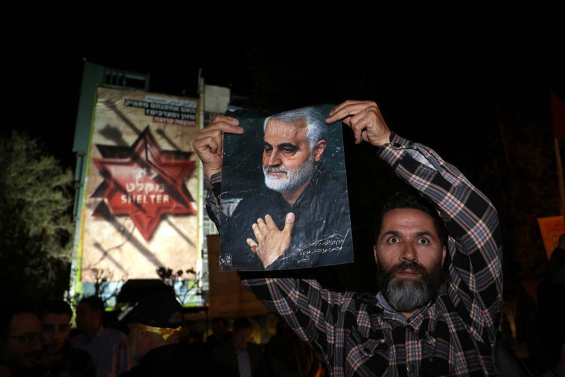 İsrail'e misilleme sonrası Tahran'da Filistin bayrakları ve Kasım Süleymani posterleriyle kutlama - Resim: 6