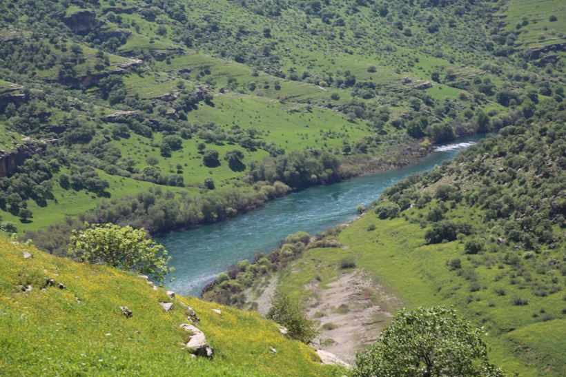Botan Vadisi bahar renklerine büründü, kartpostallık görüntüler oluştu - Resim: 26