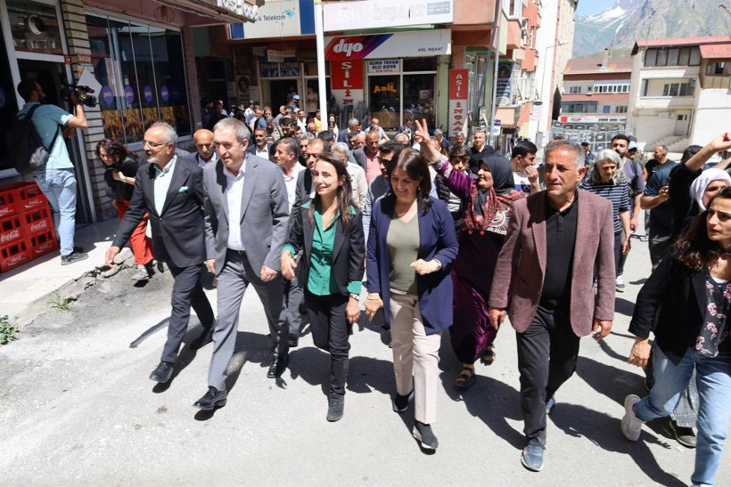 Hakkari, İstanbul, Ankara... DEM Parti kayyım atanmasına karşı ayakta - Resim: 5