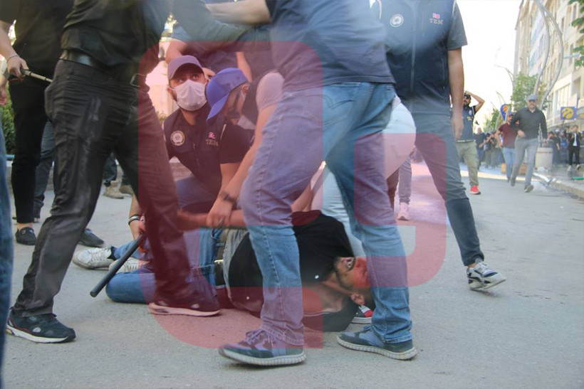 Hakkari'de polis şiddeti objektiflere böyle yansıdı - Resim: 6