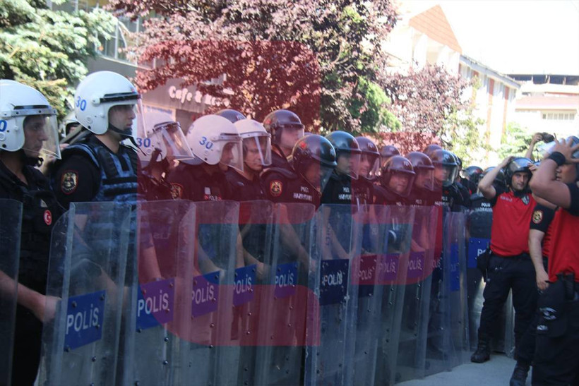 Hakkari'de polis şiddeti objektiflere böyle yansıdı - Resim: 2