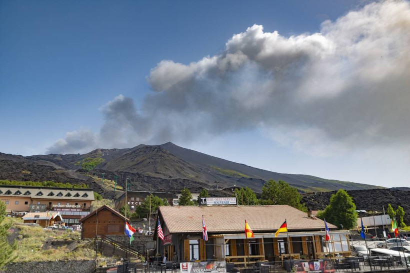 Etna Yanardağı kül ve lav püskürtmeye devam ediyor - Resim: 1