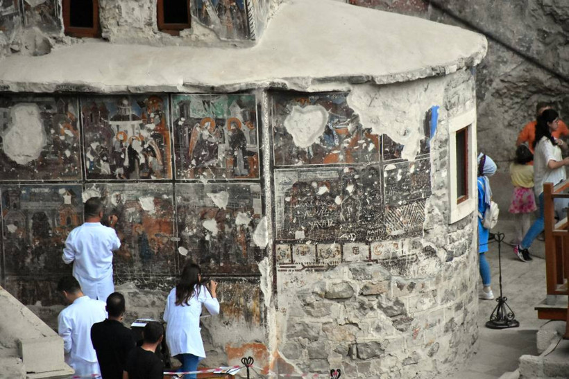 Tahrip edilen Sümela Manastırı'nda restorasyon sürüyor: 'İsa'nın Son Akşam Yemeği' gün yüzüne çıkarıldı - Resim: 6