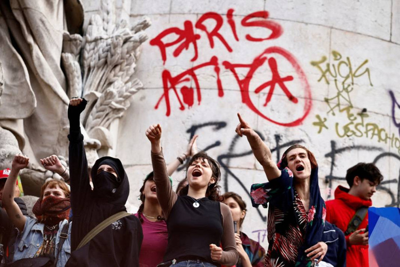 Paris'te binlerce kişi aşırı sağa karşı sokağa indi: 'Fransa bayrağı faşistlere ait değildir' - Resim: 2