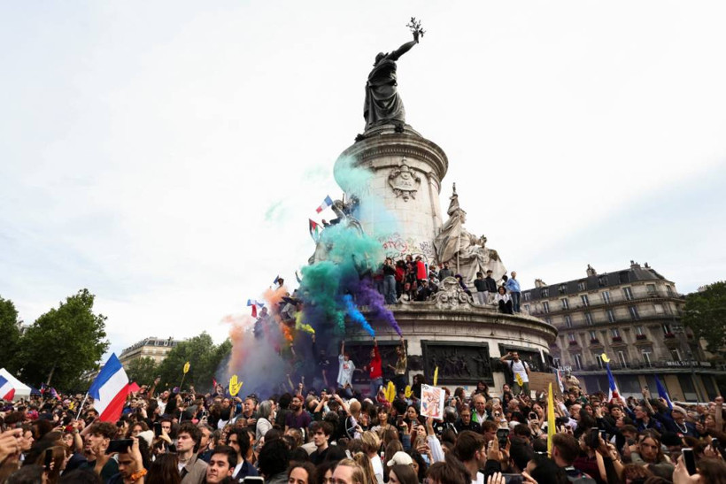 Paris'te binlerce kişi aşırı sağa karşı sokağa indi: 'Fransa bayrağı faşistlere ait değildir' - Resim: 5