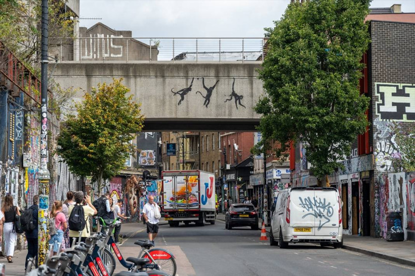 Keçi, fil, şimdi de 'üç maymun': Banksy'nin hayvan serisi ne anlama geliyor? - Resim: 1