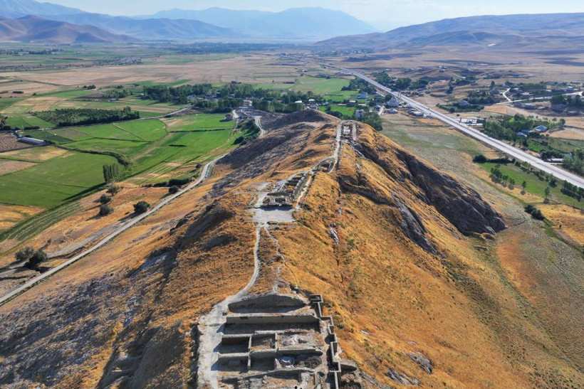 Van'da Urartulardan kalma Çavuştepe Kalesi'nde yeni bir koridor bulundu - Resim: 14