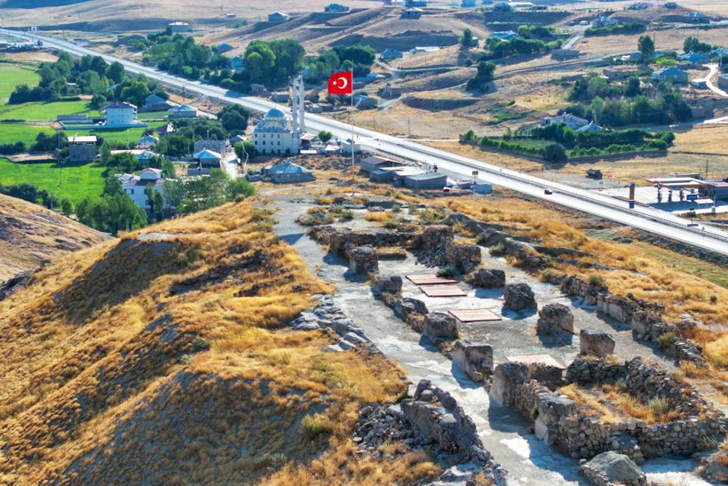 Van'da Urartulardan kalma Çavuştepe Kalesi'nde yeni bir koridor bulundu - Resim: 1