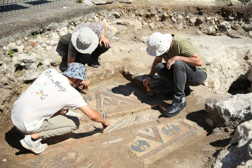 Ordu Fatsa'da, tarihi iki manastırda yapılan kazılarda in- situ mozaiğine ulaşıldı - Resim: 10