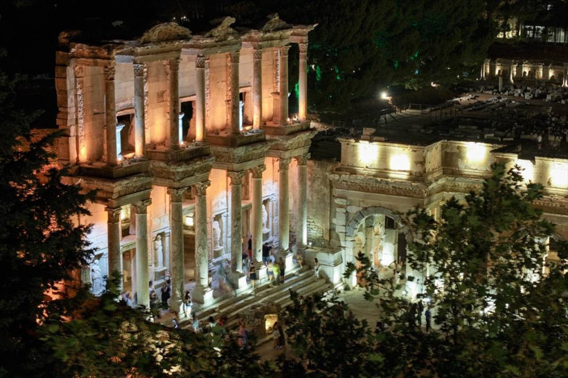 Efes Antik Kenti'ndeki Gece Müzeciliği konser serisi başlıyor - Resim: 8