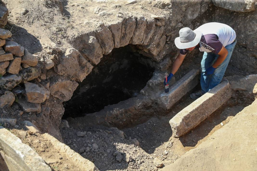 Sebaste Antik Kenti'nde Orta Bizans Dönemi'ne ait 9 mezar bulundu - Resim: 10