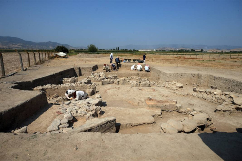 Aydın'daki Tepecik Höyüğü'nde 3 bin 500 yıllık midye kabukları bulundu - Resim: 4