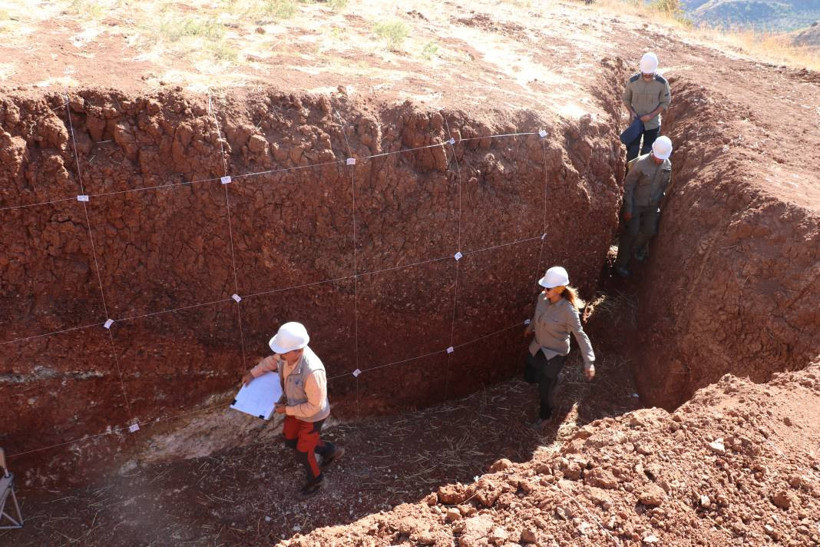 İki hendek açıldı, Hatay'da Ölü Deniz Fay Zonu inceleniyor: '7 üzerinde deprem üretebilir' - Resim: 5