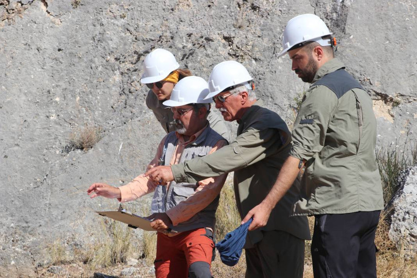 İki hendek açıldı, Hatay'da Ölü Deniz Fay Zonu inceleniyor: '7 üzerinde deprem üretebilir' - Resim: 7