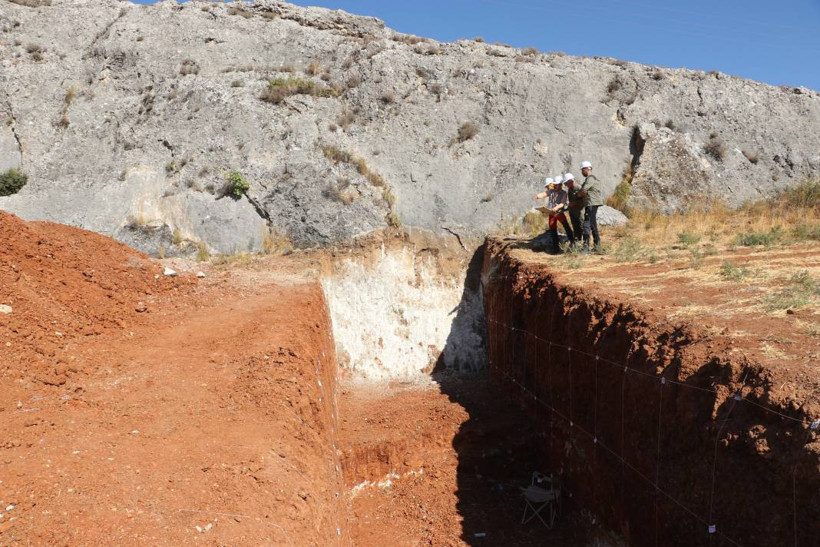 İki hendek açıldı, Hatay'da Ölü Deniz Fay Zonu inceleniyor: '7 üzerinde deprem üretebilir' - Resim: 2