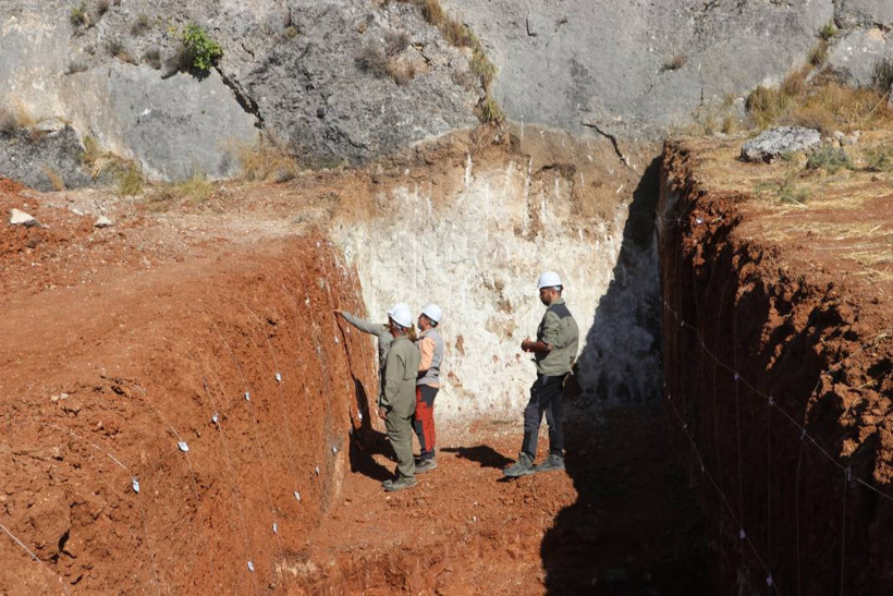 İki hendek açıldı, Hatay'da Ölü Deniz Fay Zonu inceleniyor: '7 üzerinde deprem üretebilir' - Resim: 4