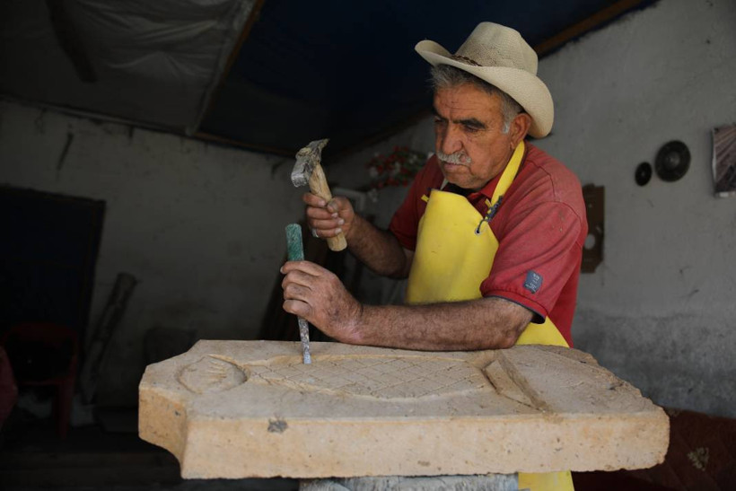 Ahlat taşından yaptığı minyatürlerle bahçesini müzeye dönüştürdü - Resim: 3