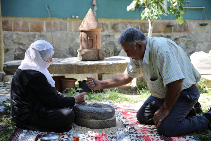 Ahlat taşından yaptığı minyatürlerle bahçesini müzeye dönüştürdü - Resim: 7